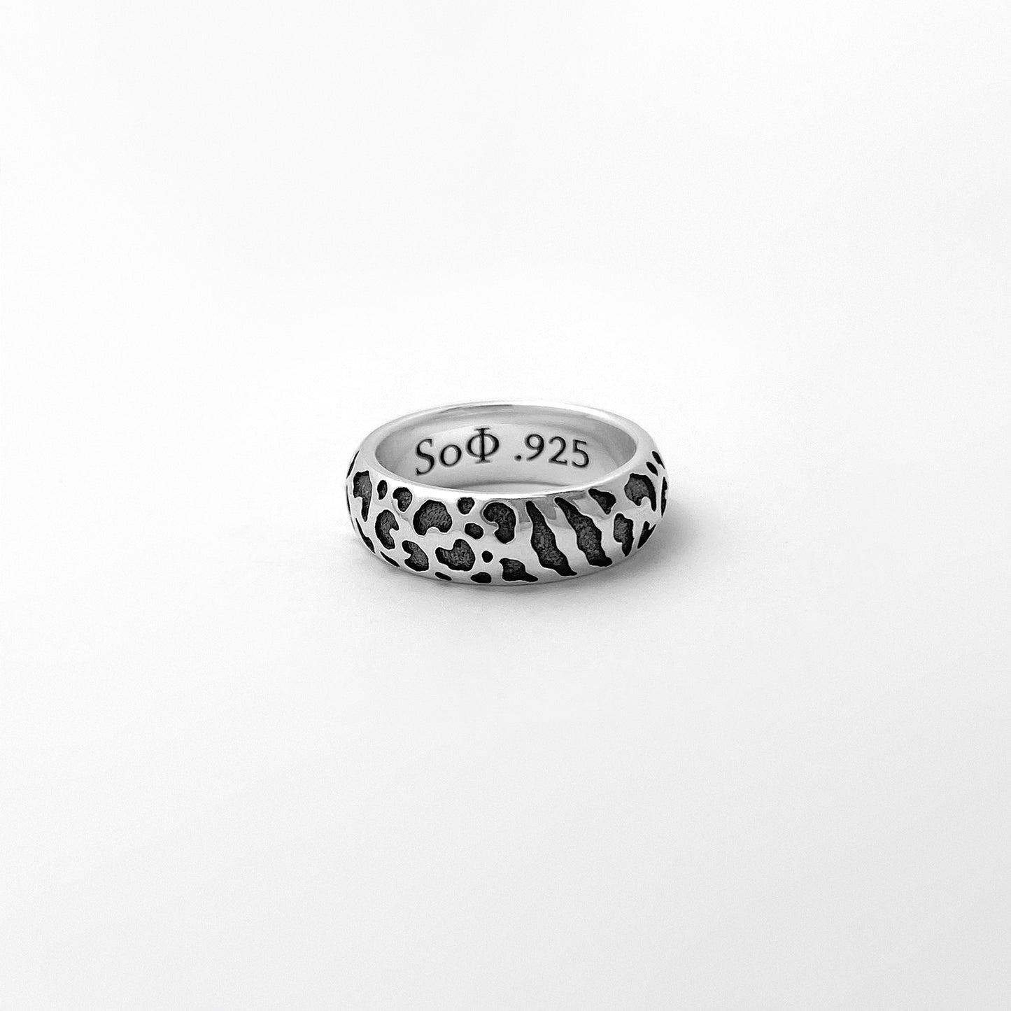 Sterling silver ring with wild cat pattern