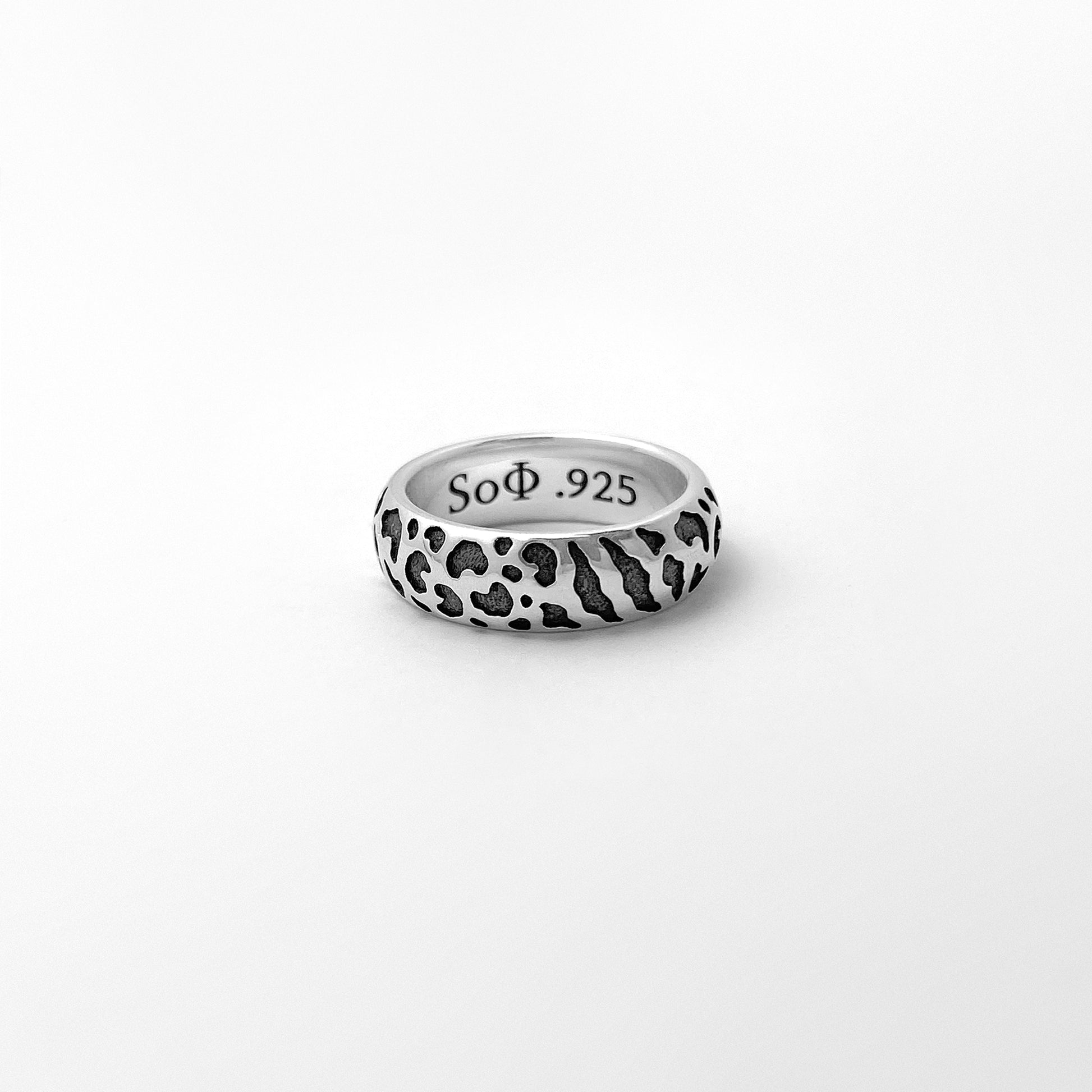 Sterling silver ring with wild cat pattern