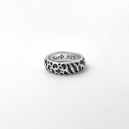 Sterling silver ring with wild cat pattern