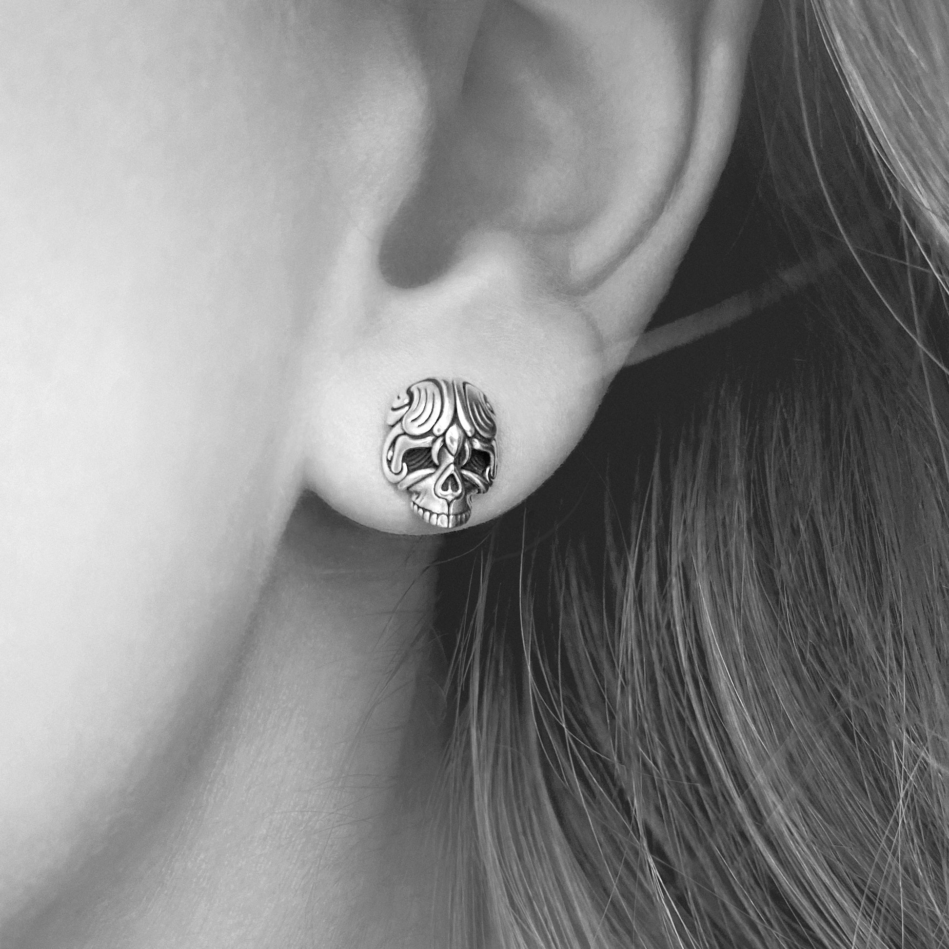 Small Silver gothic Skull stud earring